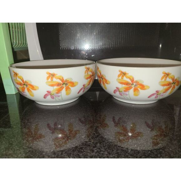 2 white floral ceramic bowls - Picture 1 of 4